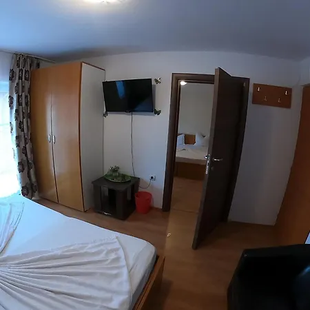 Pensión Efor 3*