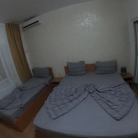 Pensión Efor 3*